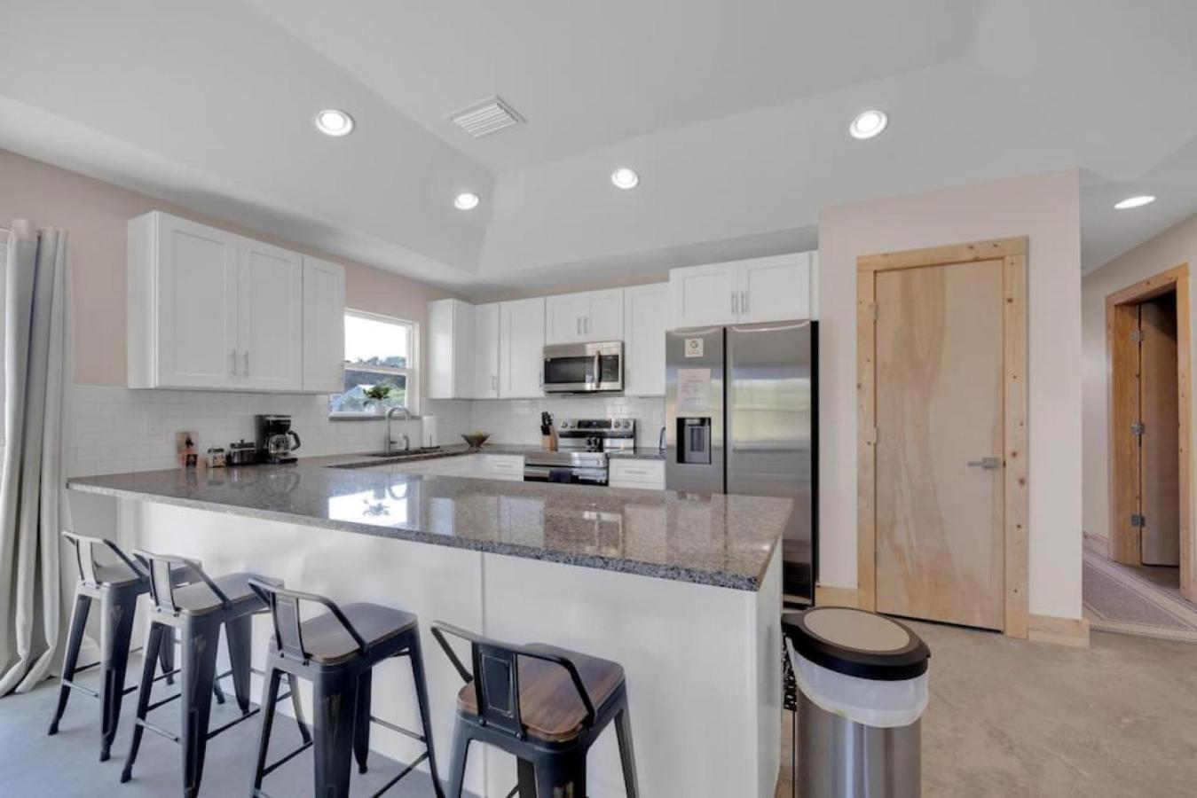 Butler Bliss Modern Vacation