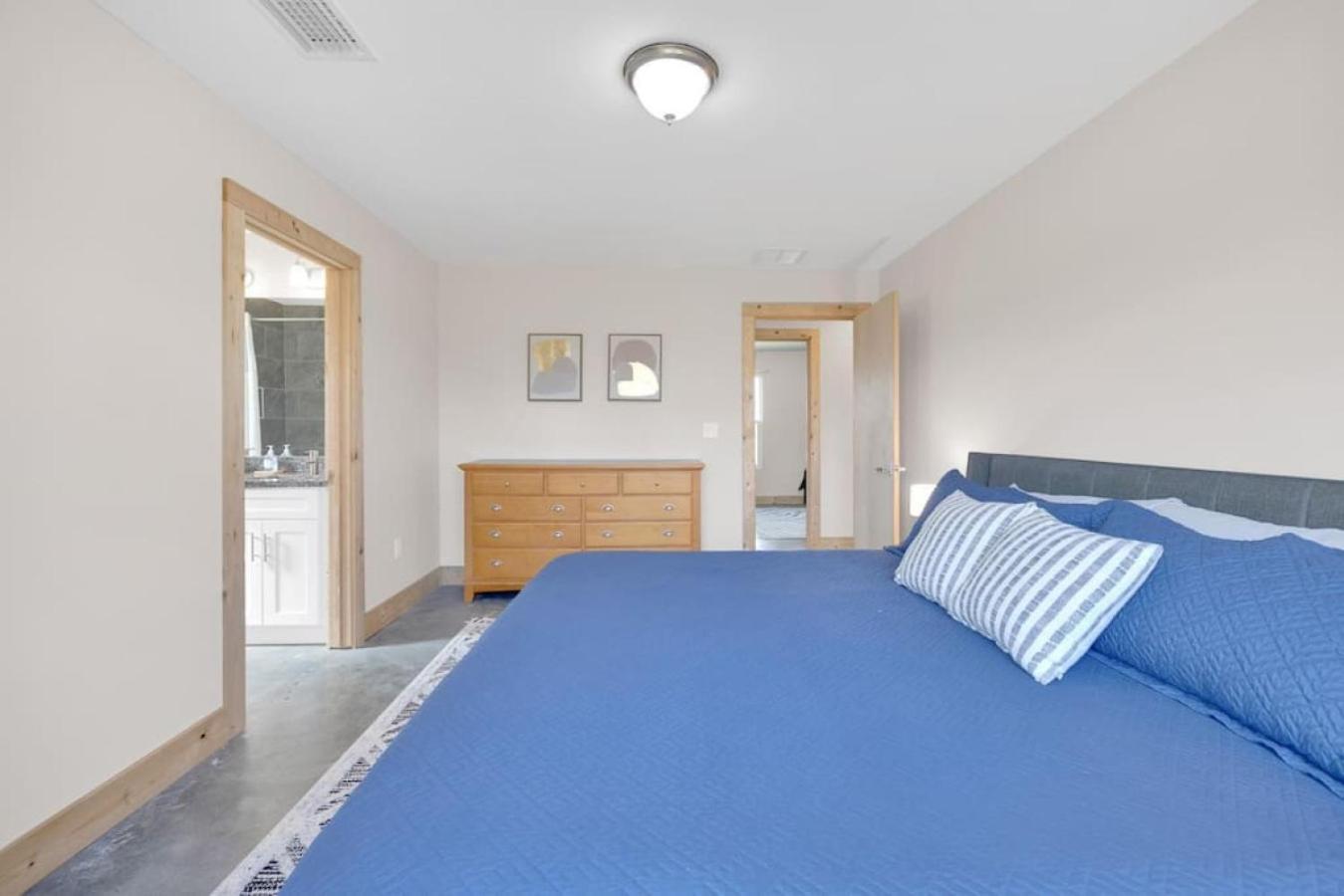 Butler Bliss Modern Vacation Holiday home *