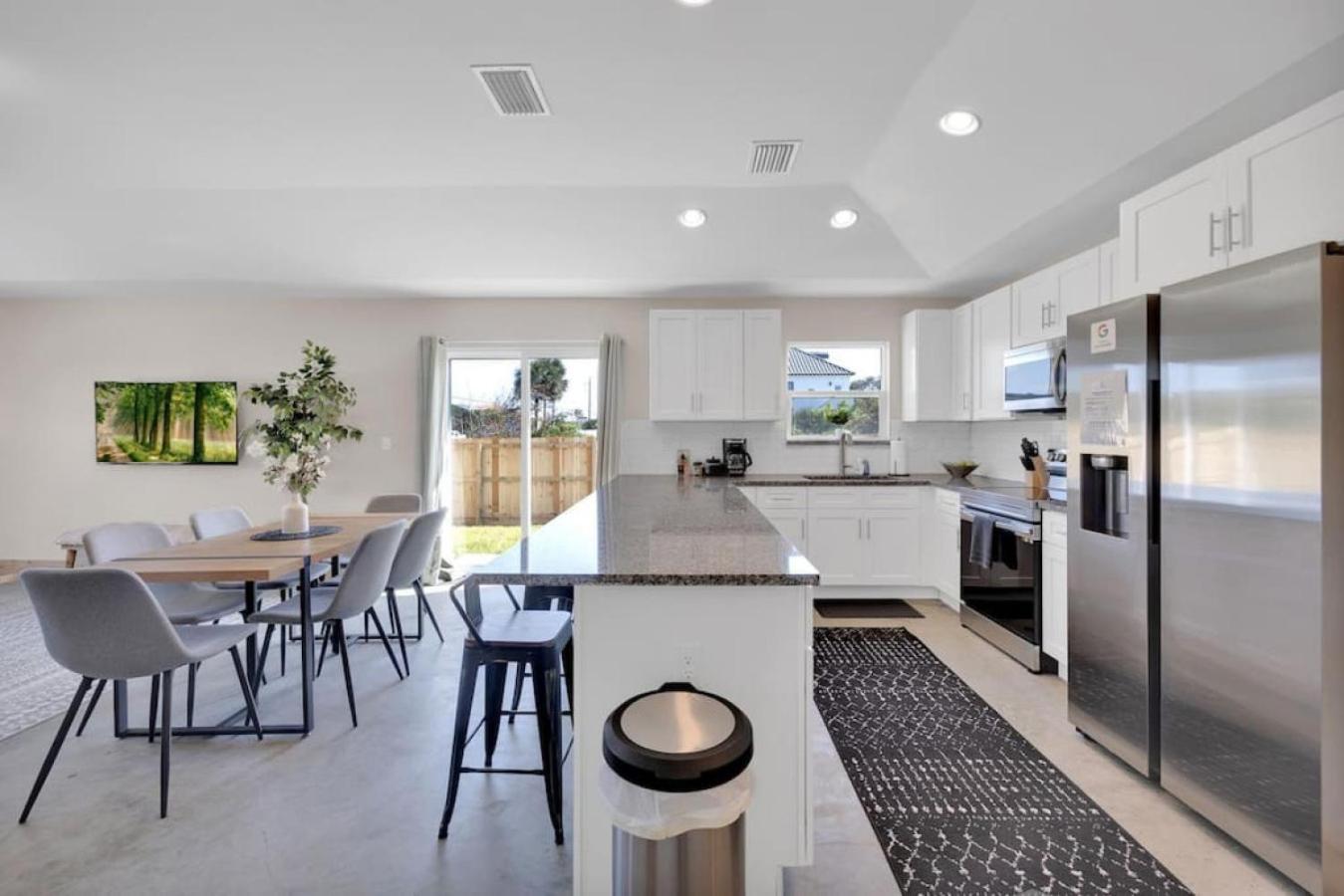 Holiday home Butler Bliss Modern Vacation *