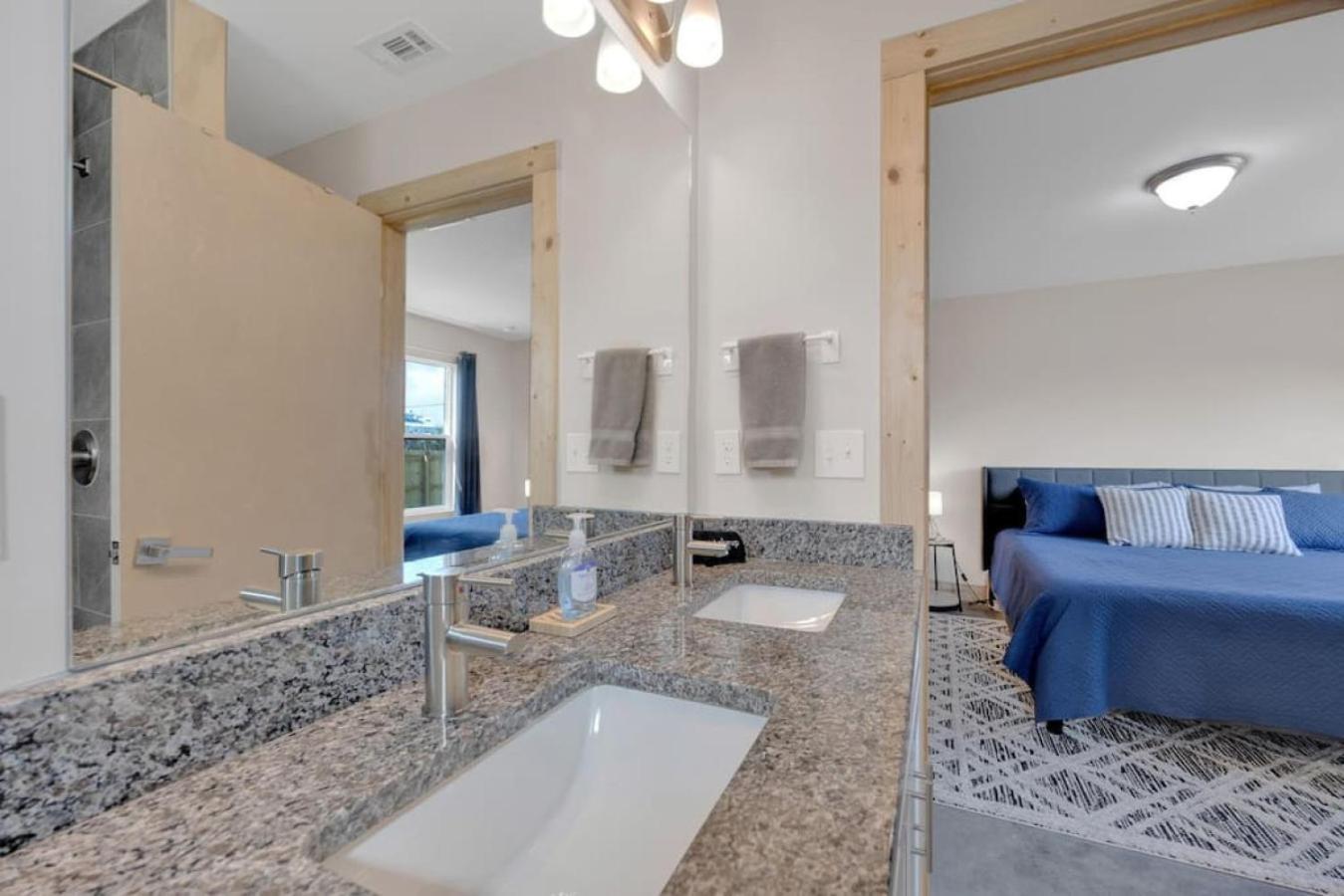 Butler Bliss Modern Vacation Holiday home *
