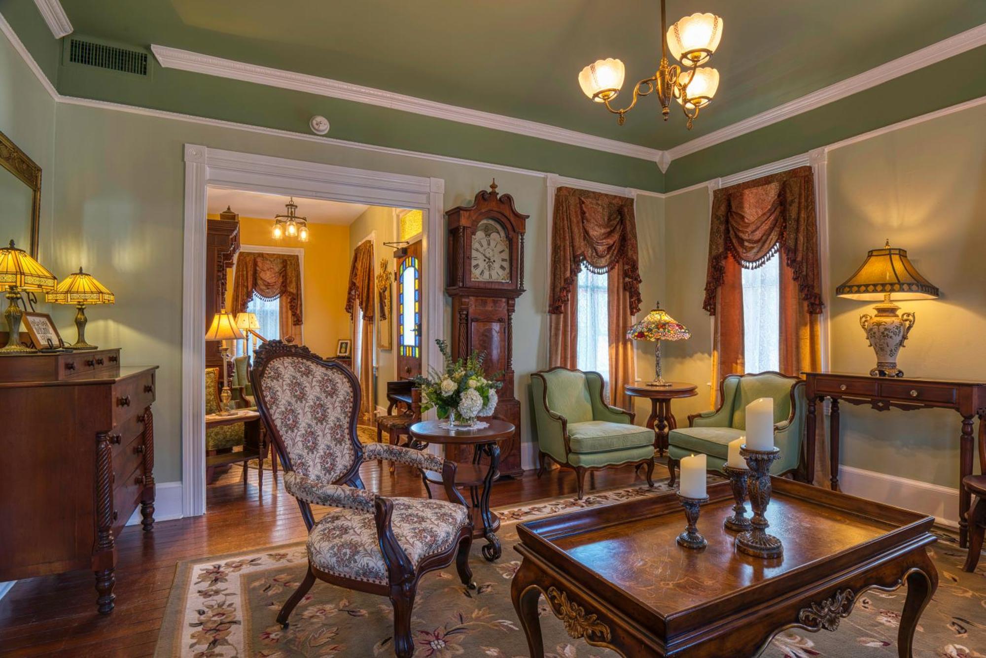 Bed & Breakfast Victorian House 3*