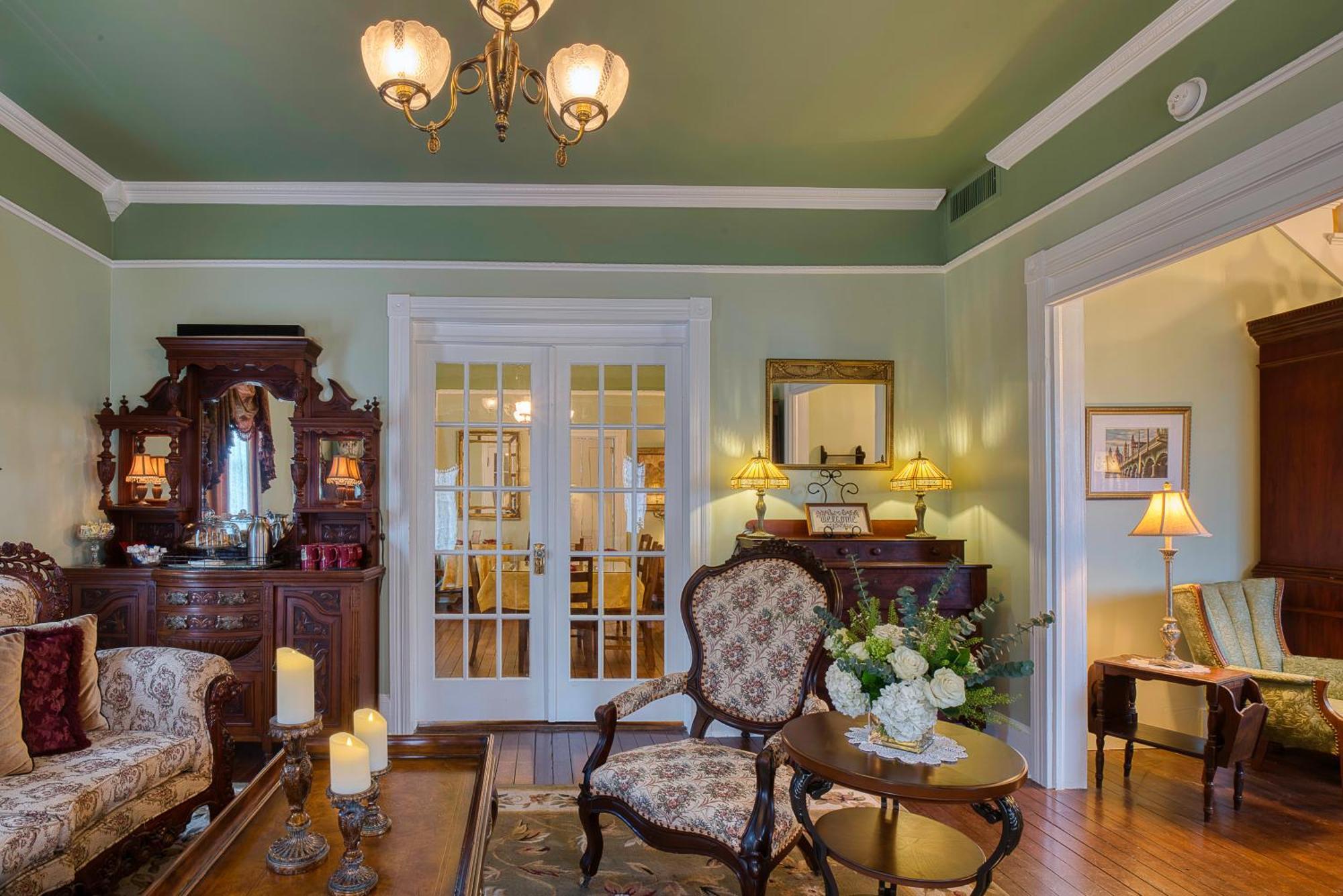 Victorian House Bed & Breakfast 3*
