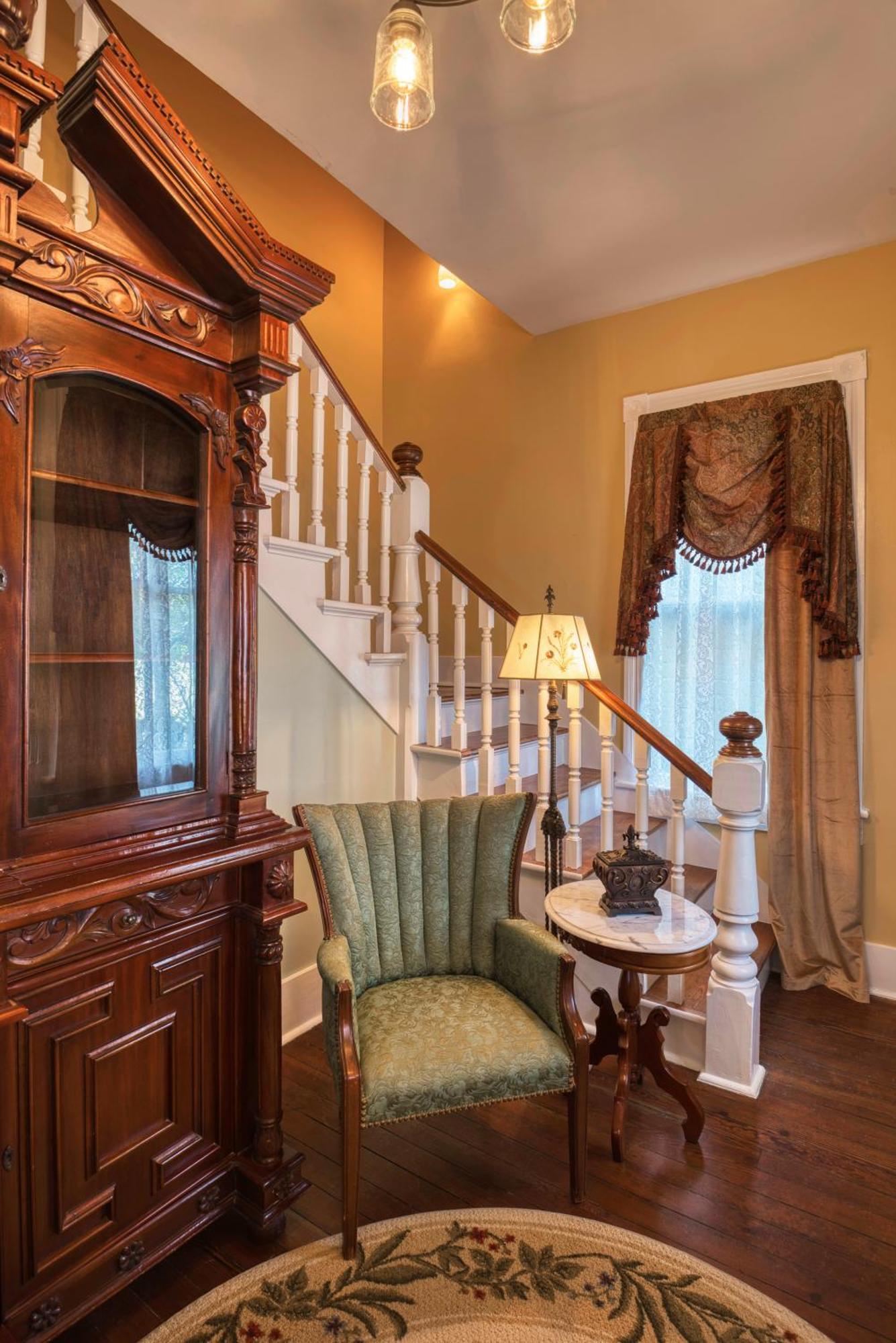 Victorian House Bed & Breakfast