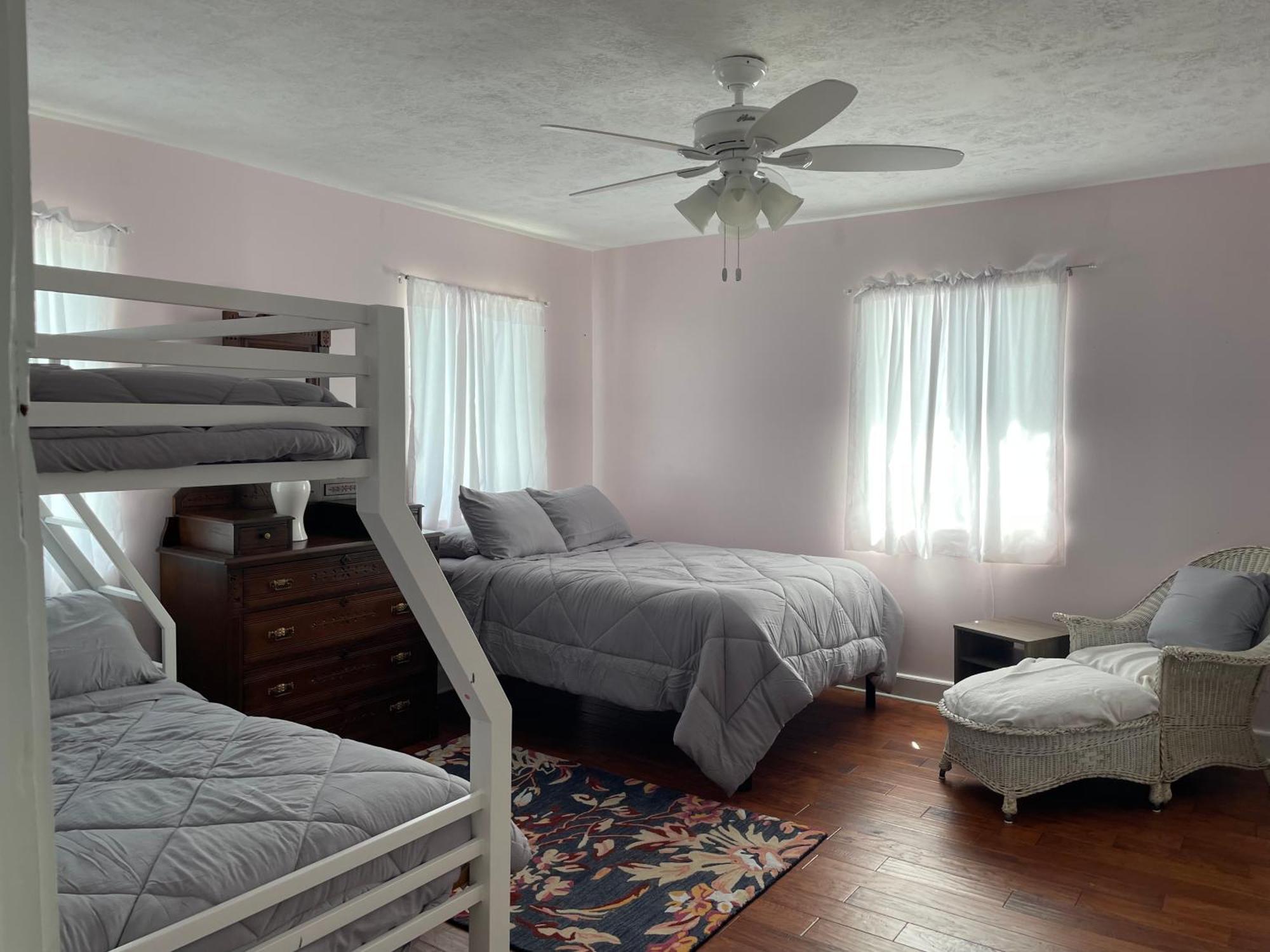 The Painted Lady, A Spacious Renovated 4br Victorian * St. Augustine
