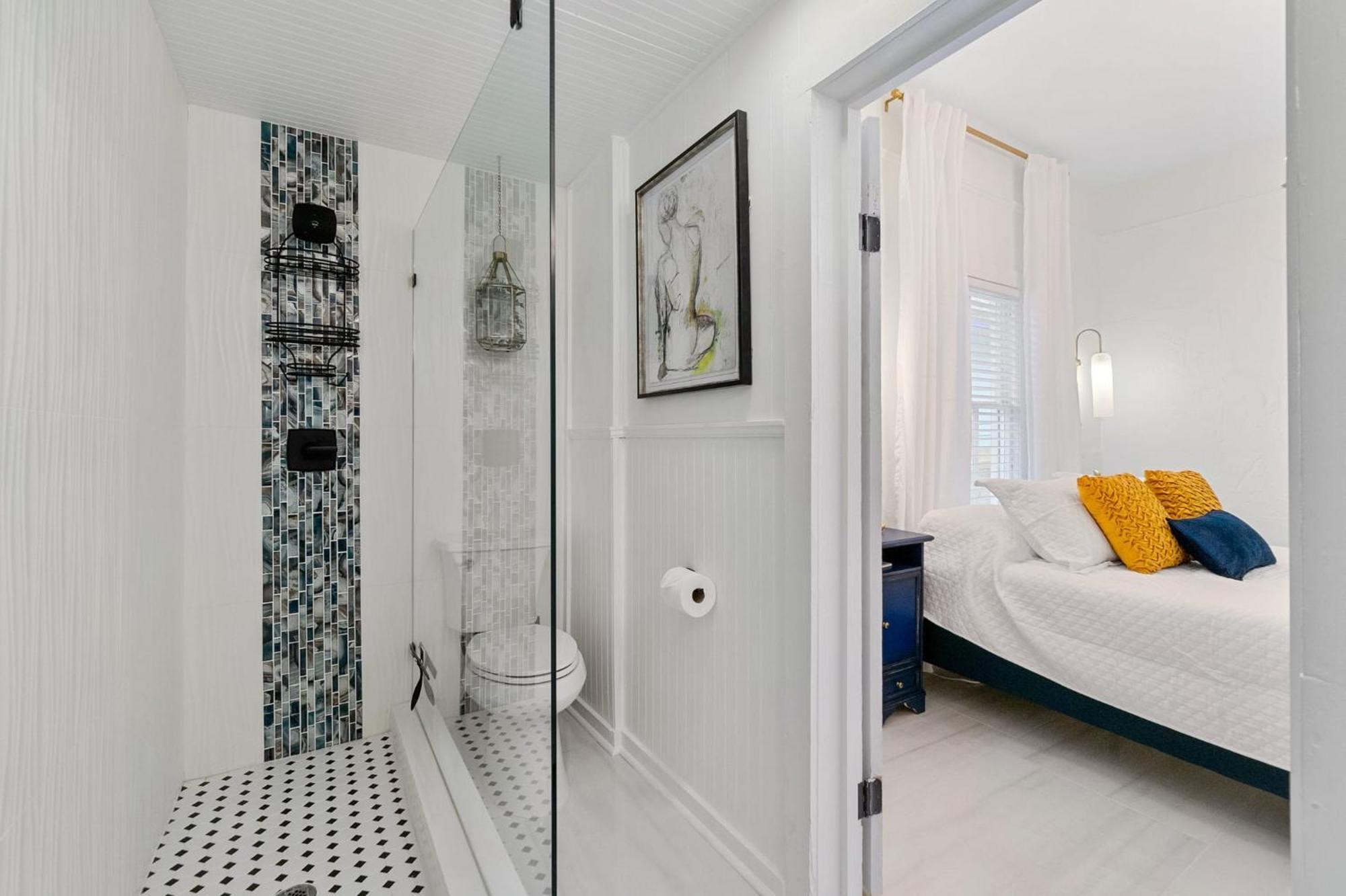 Coco's Cozy - Hot Tub Walk To Downtown Holiday home