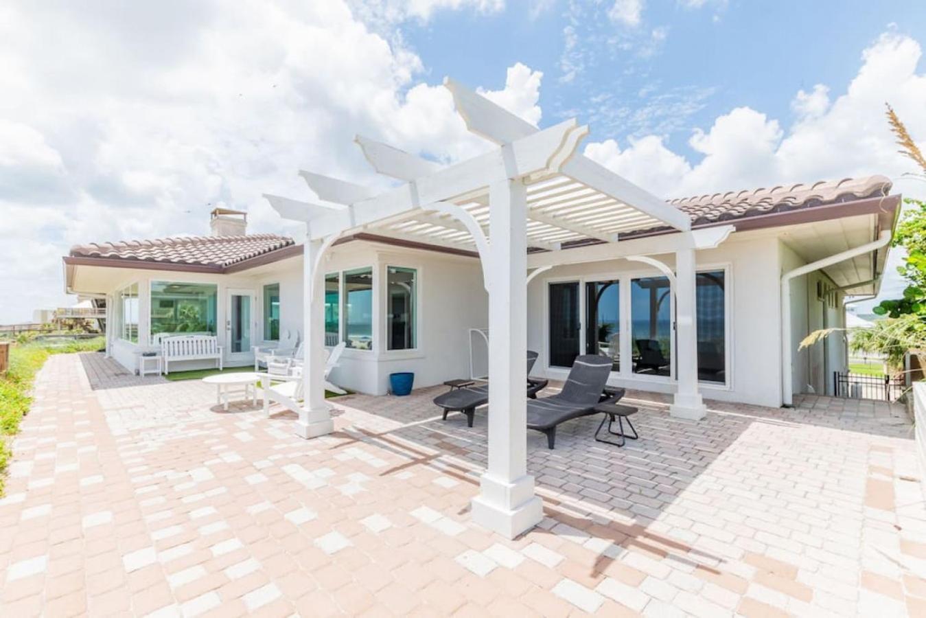 Island Time -- Oceanfront Bliss Holiday home