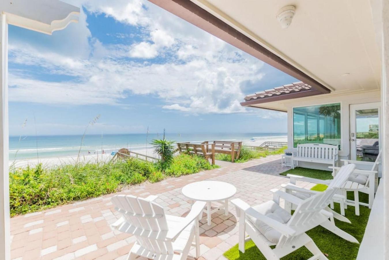 Holiday home Island Time -- Oceanfront Bliss *