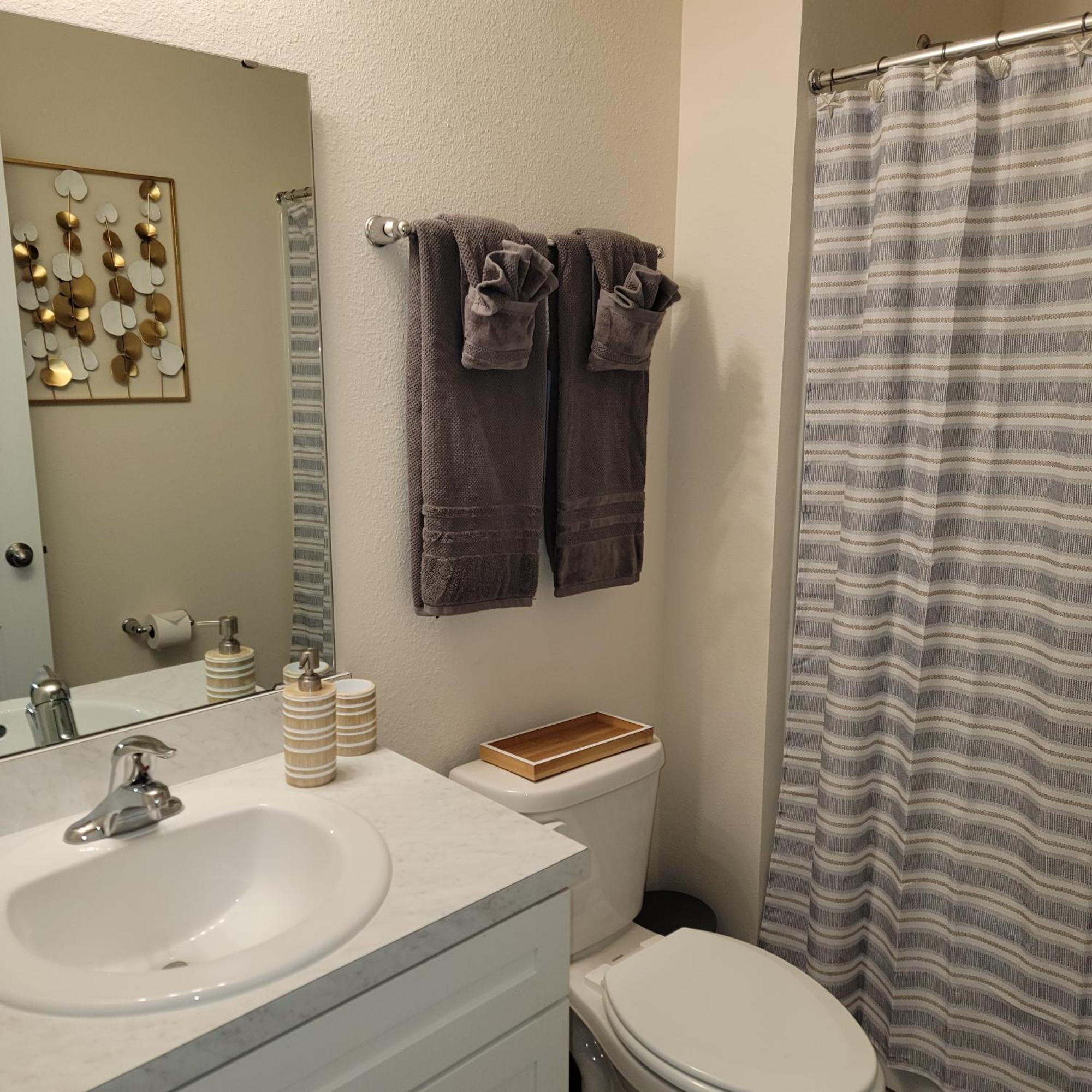 Tranquil Escape Bdr Townhome Close To Beach Game