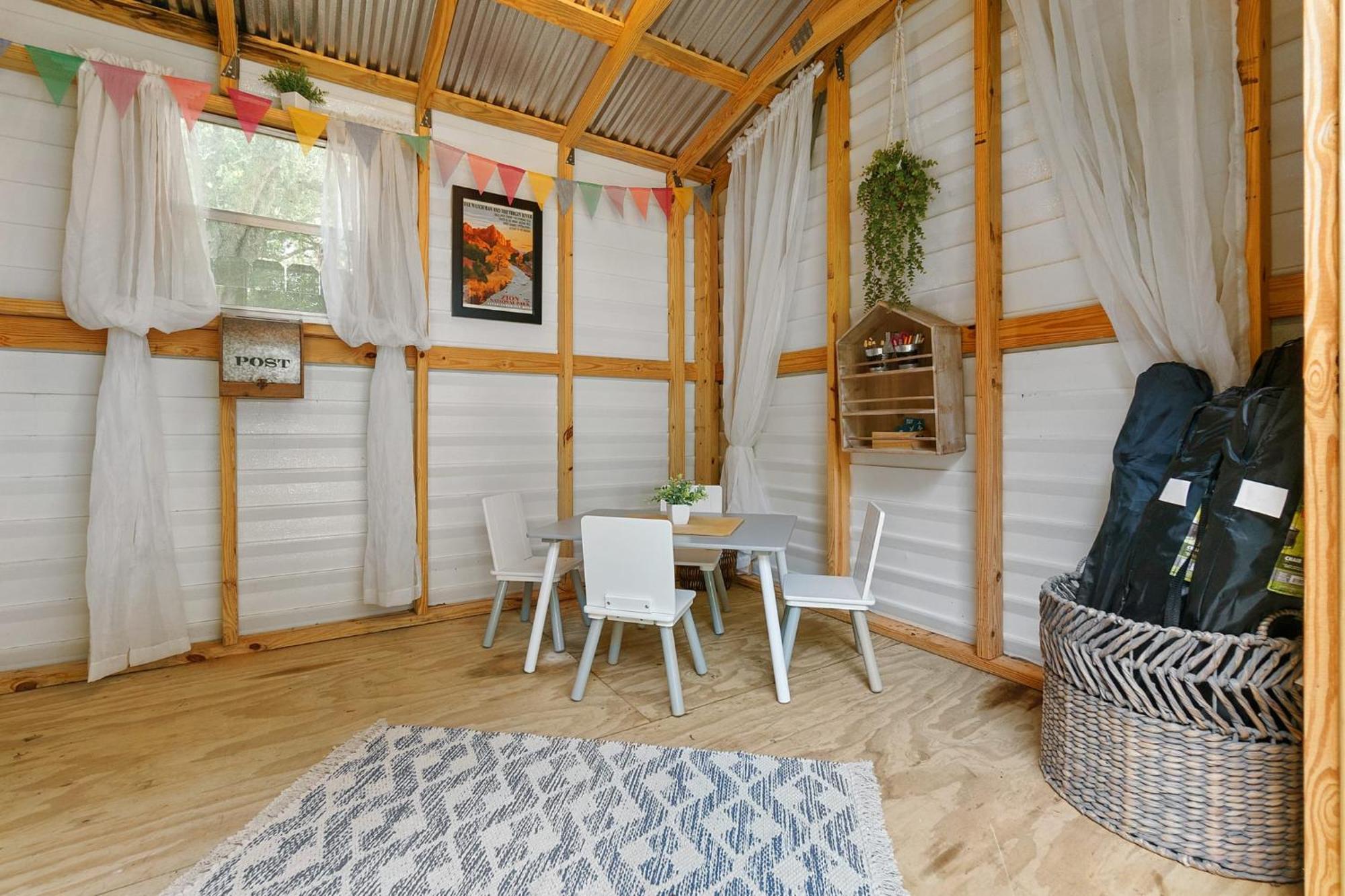 Secret Pool Cabana- Mins To Downtown And Holiday home *