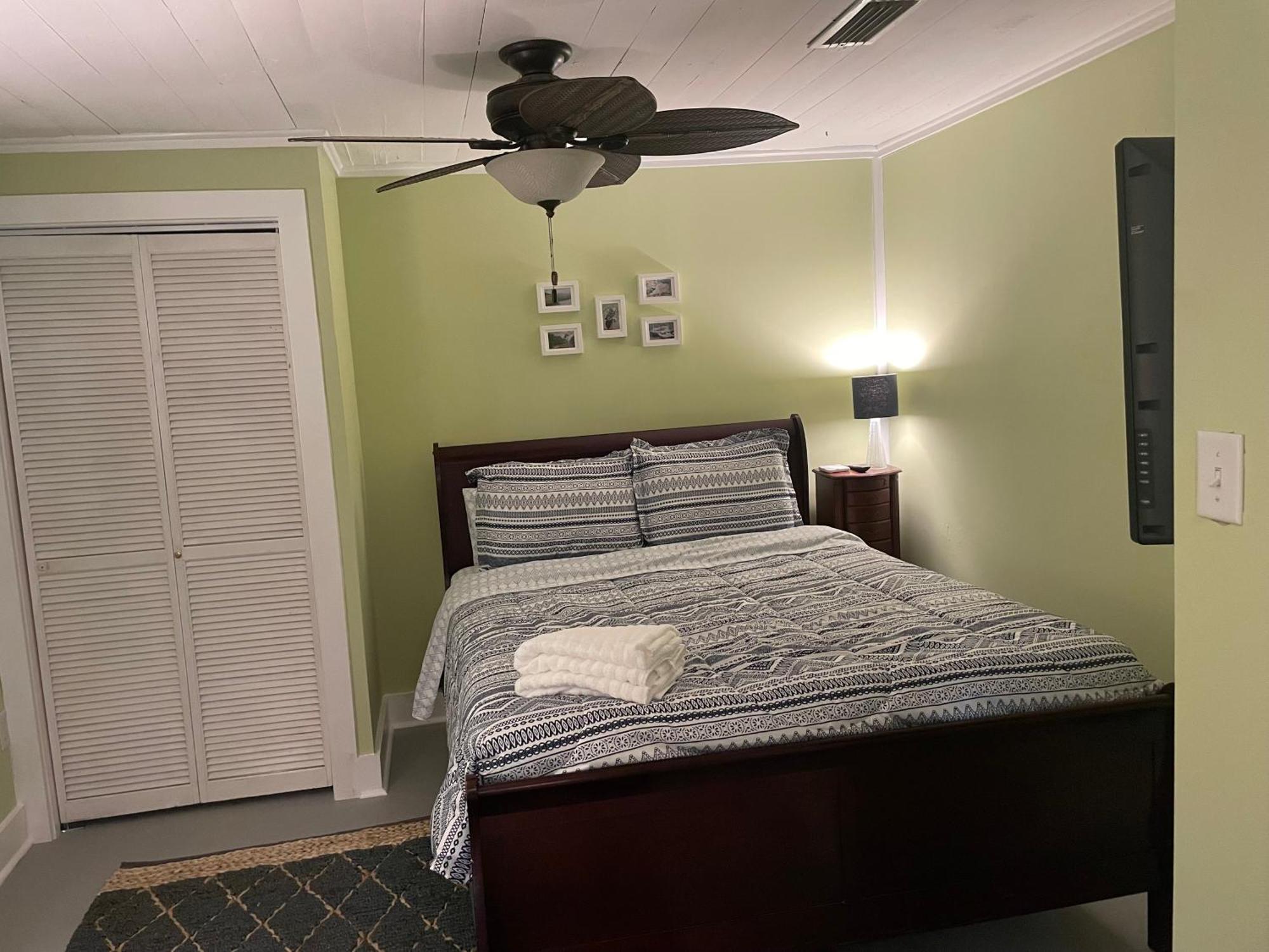 3br/3ba Charming Key West Style In Downtown