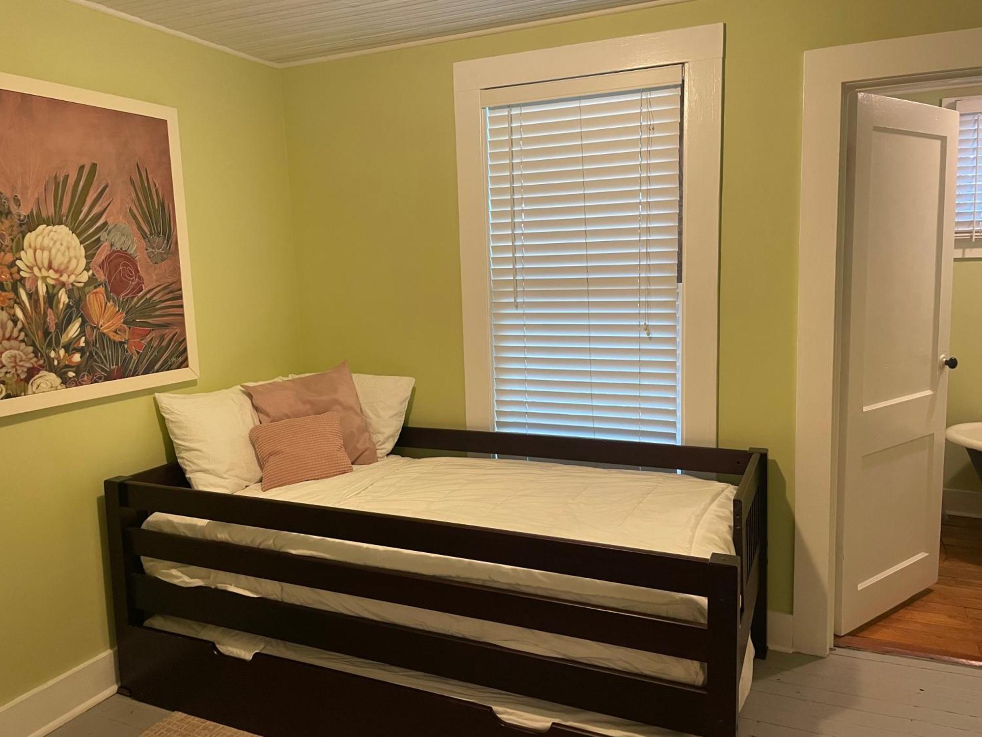 3br/3ba Charming Key West Style In Downtown Holiday home *