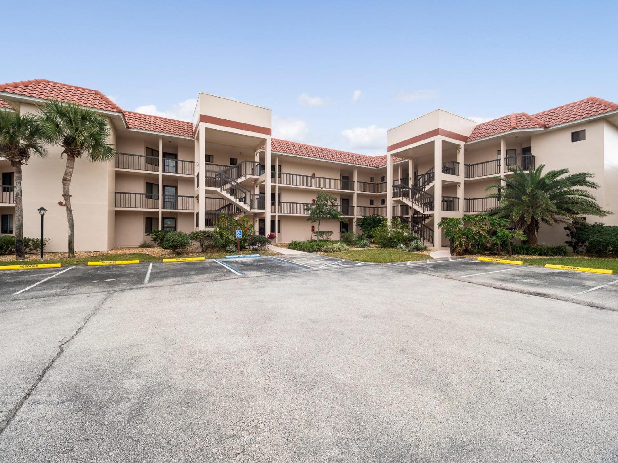 Ocean Village Club J14