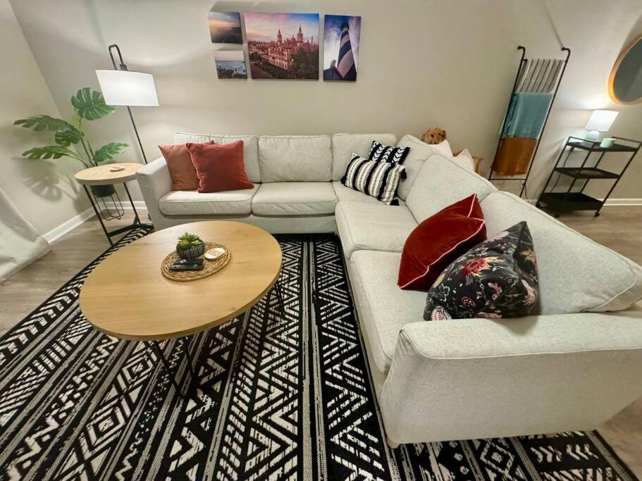 Cozy Near Everything! Apartment