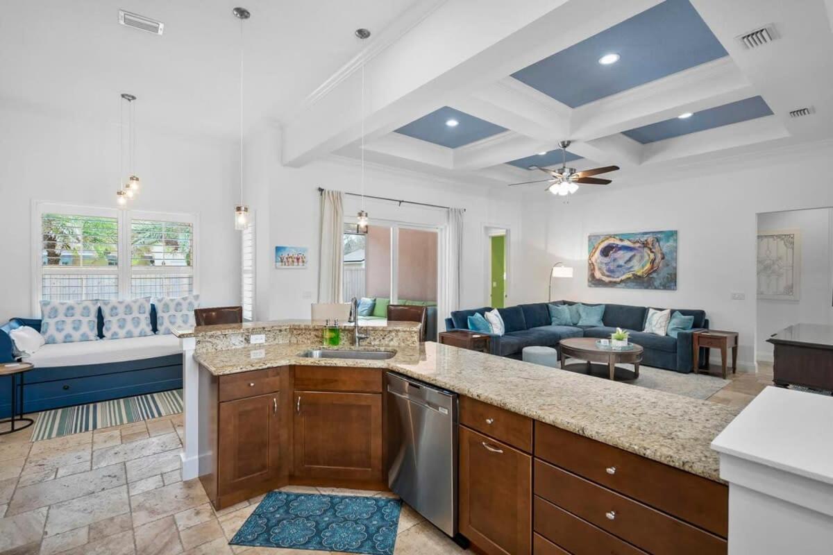 Holiday home Steps To Sparkling Pool 5 Bdrm Near Dt