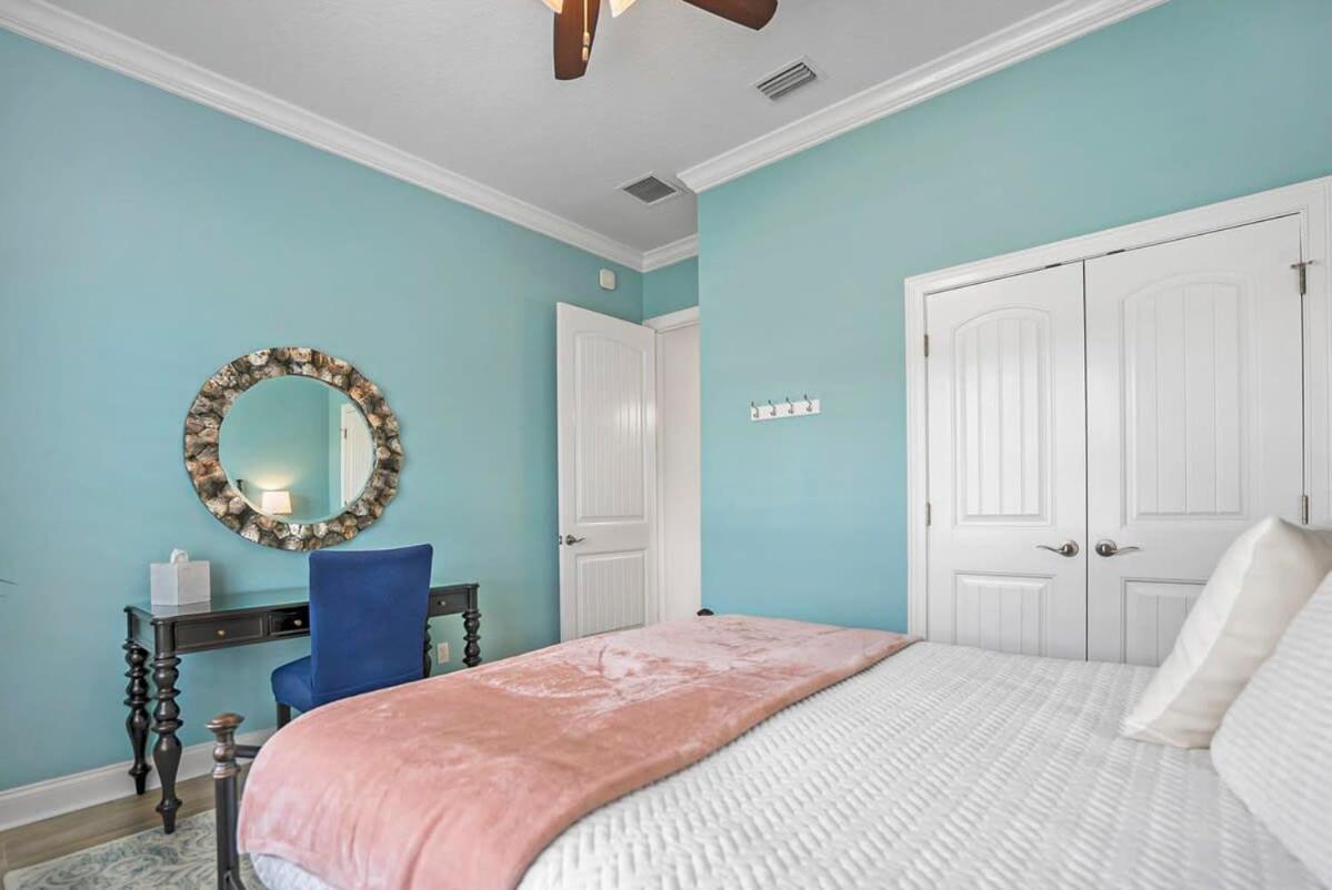Steps To Sparkling Pool 5 Bdrm Near Dt *