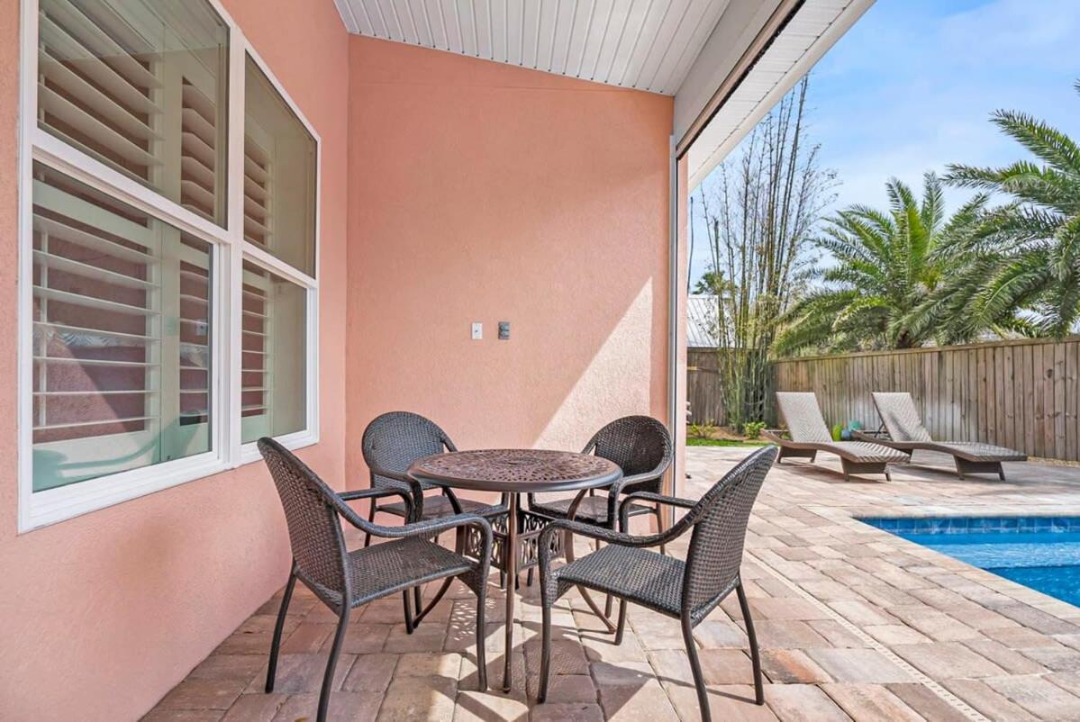 Holiday home Steps To Sparkling Pool 5 Bdrm Near Dt