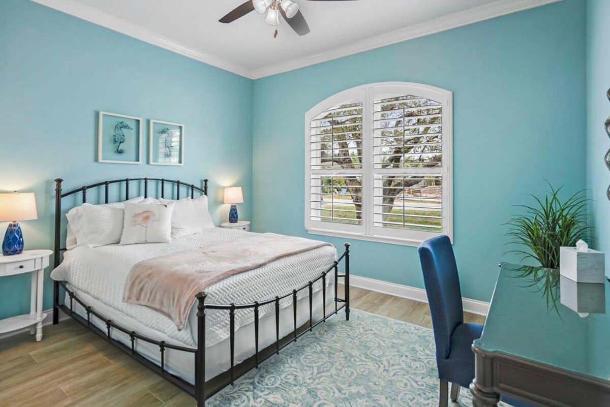 Steps To Sparkling Pool 5 Bdrm Near Dt Holiday home