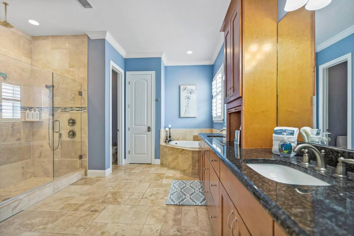 Steps To Sparkling Pool 5 Bdrm Near Dt