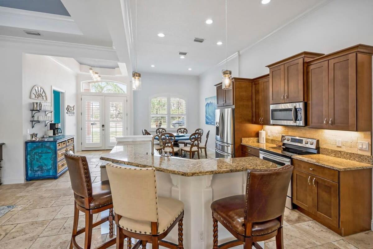 Steps To Sparkling Pool 5 Bdrm Near Dt Holiday home *