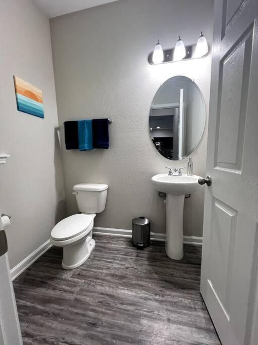 The August - 3br 2.5ba Open Concept 1.4 Mi To Town Holiday home