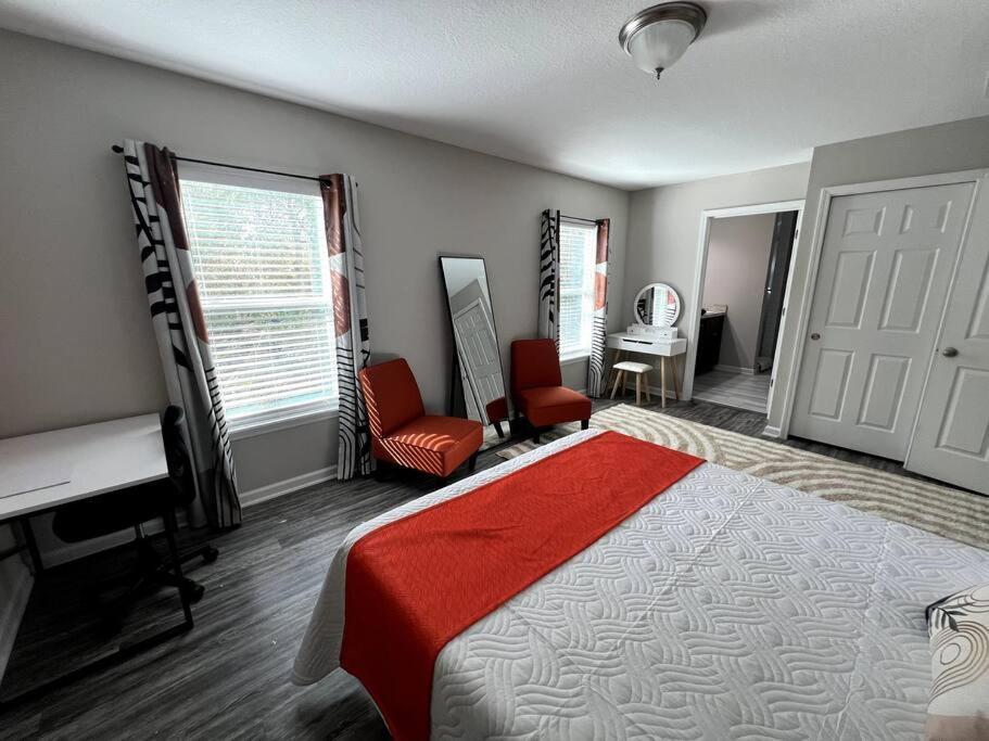 Holiday home The August - 3br 2.5ba Open Concept 1.4 Mi To Town *
