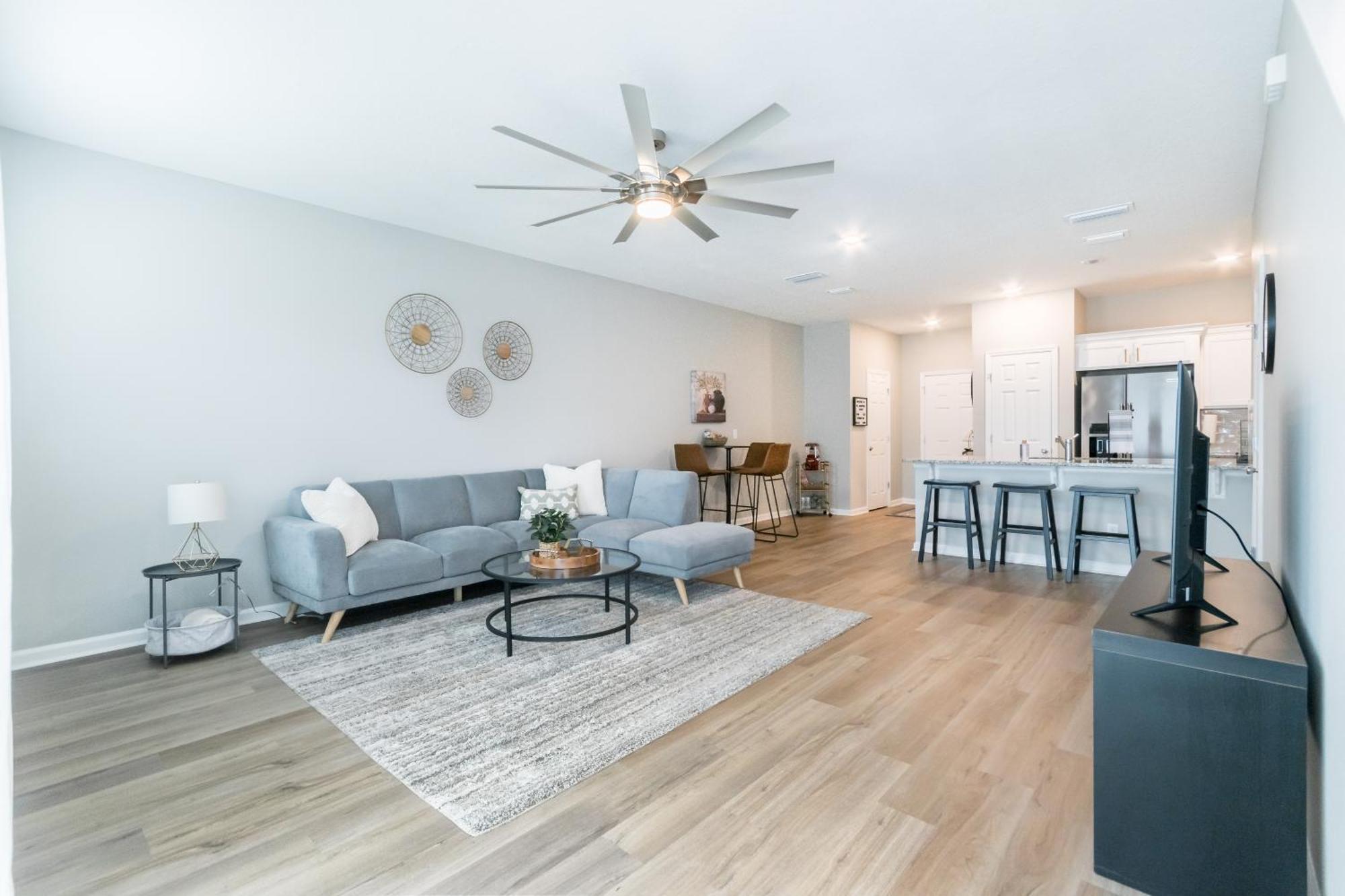 Cozy 3br Townhouse, 15 Mins To Downtown Holiday home