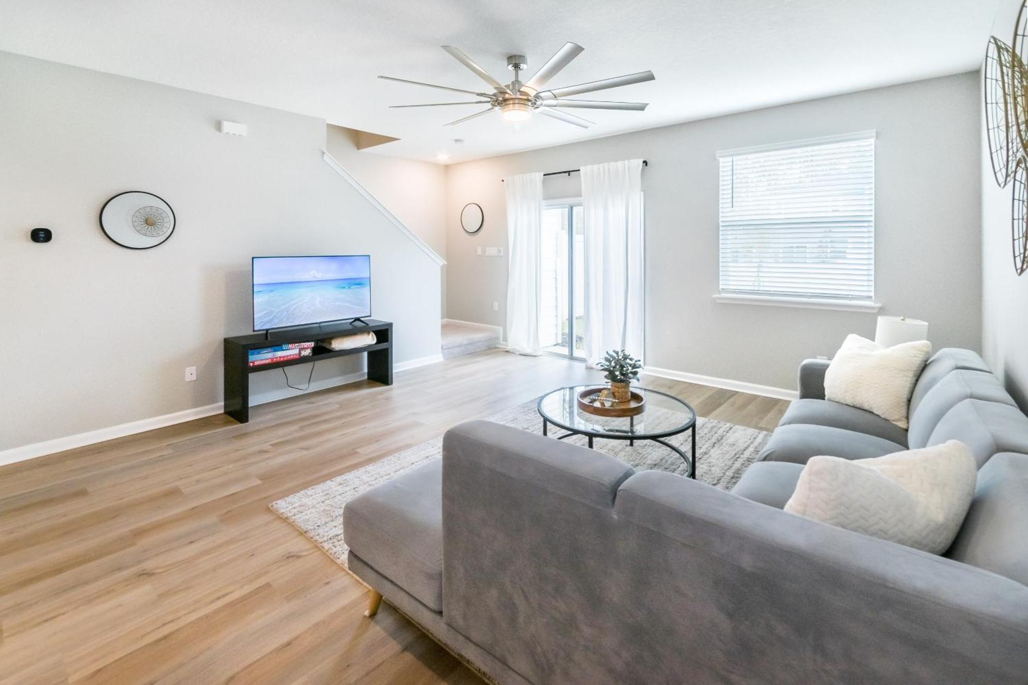 Cozy 3br Townhouse, 15 Mins To Downtown Holiday home