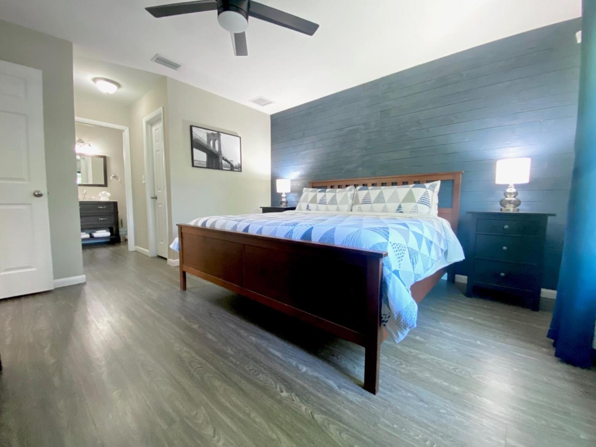 San Sebastian's Hideaway: Modern Group Getaway Near And Downtown *