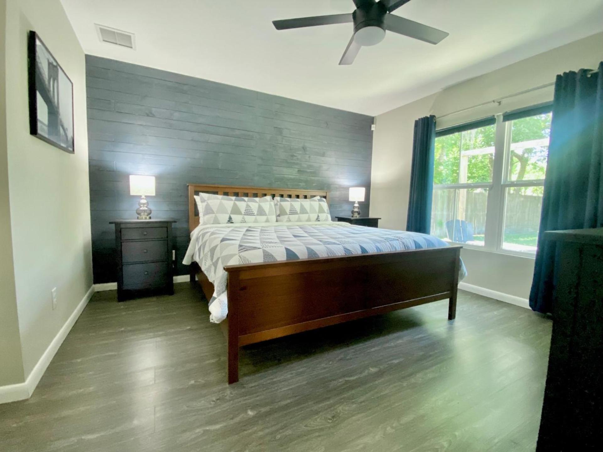 San Sebastian's Hideaway: Modern Group Getaway Near And Downtown Villa *