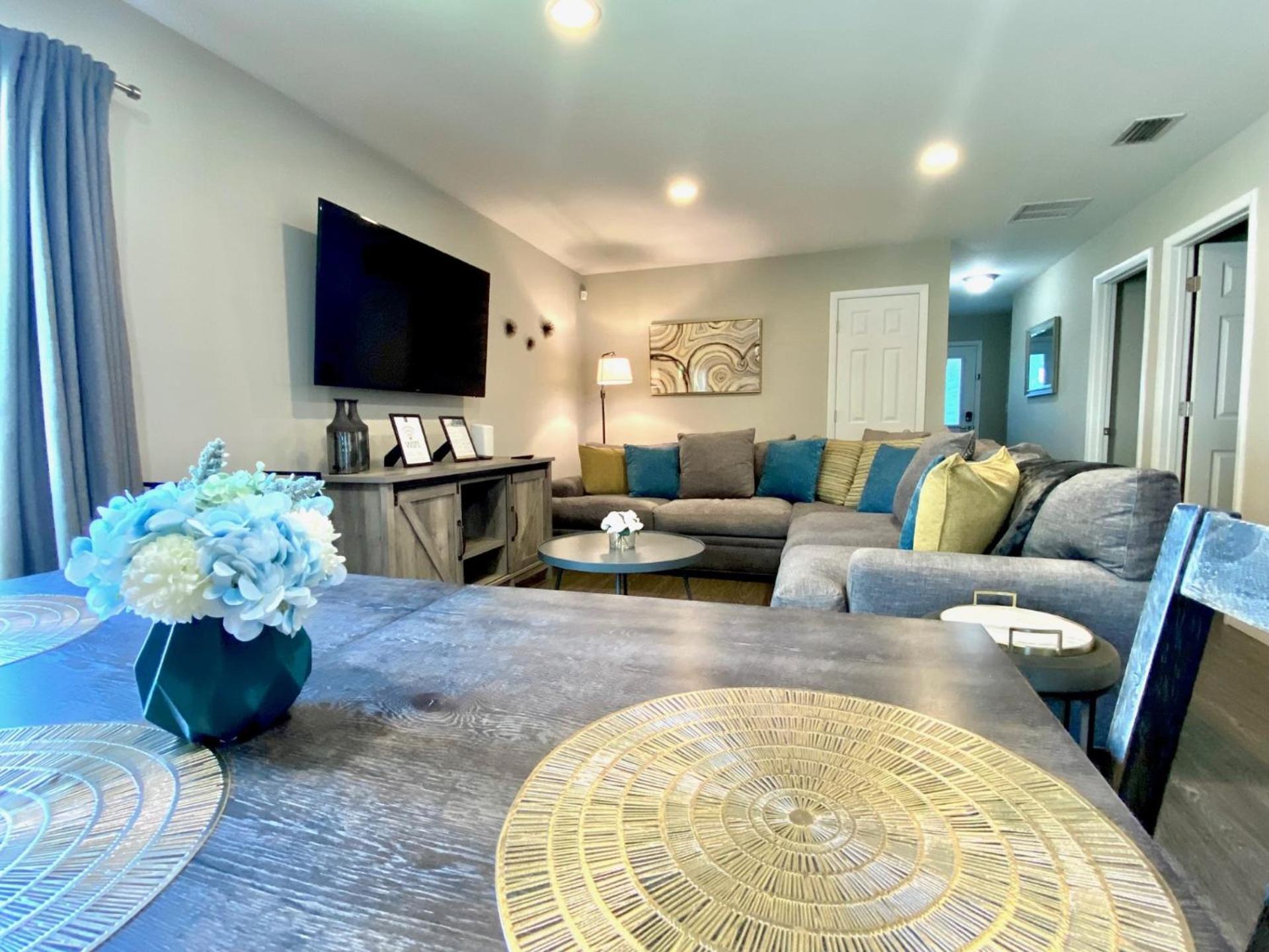 Villa San Sebastian's Hideaway: Modern Group Getaway Near And Downtown St. Augustine