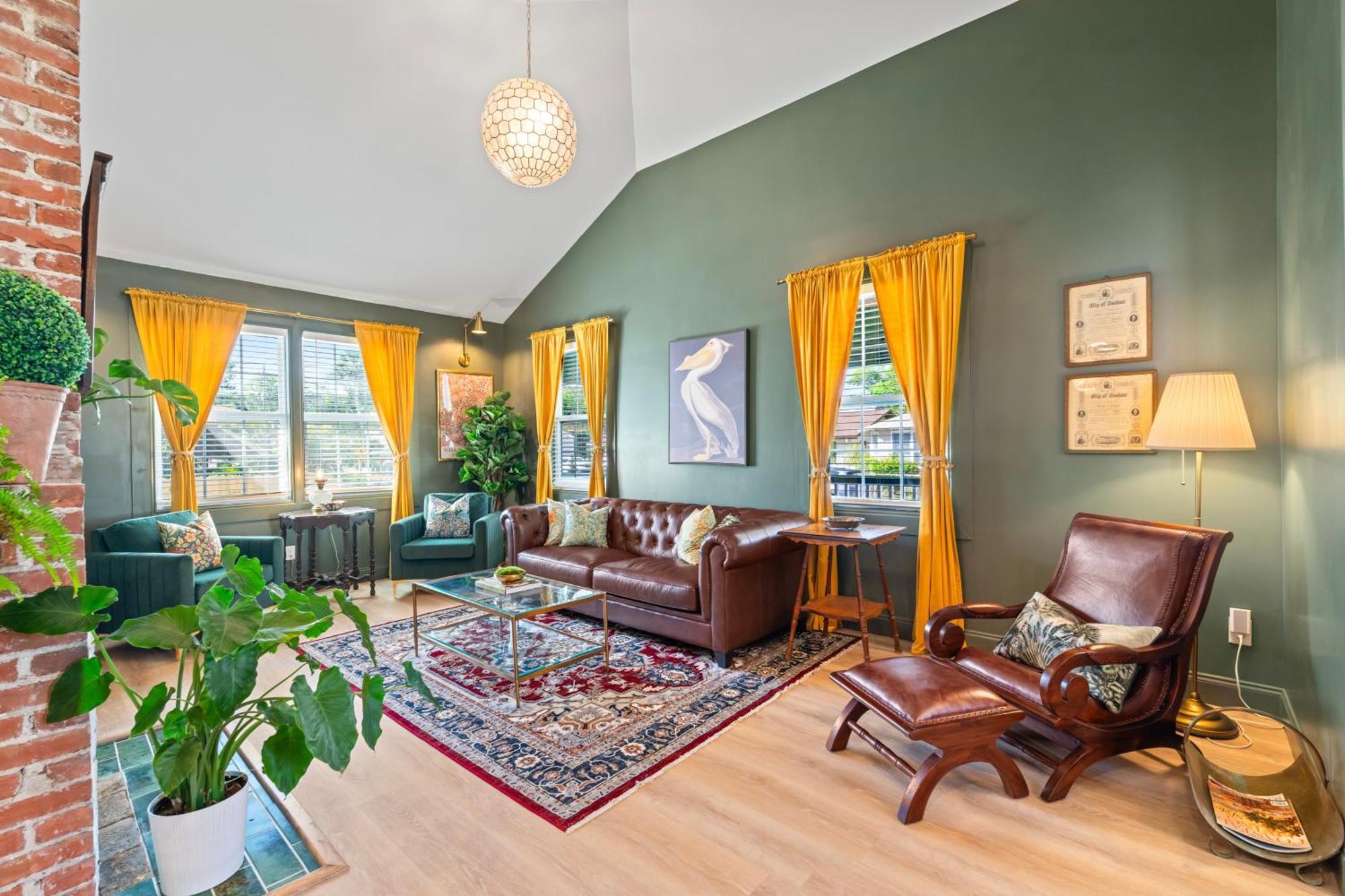 La Reverie - Historical Chic, Downtown Boutique Holiday home *