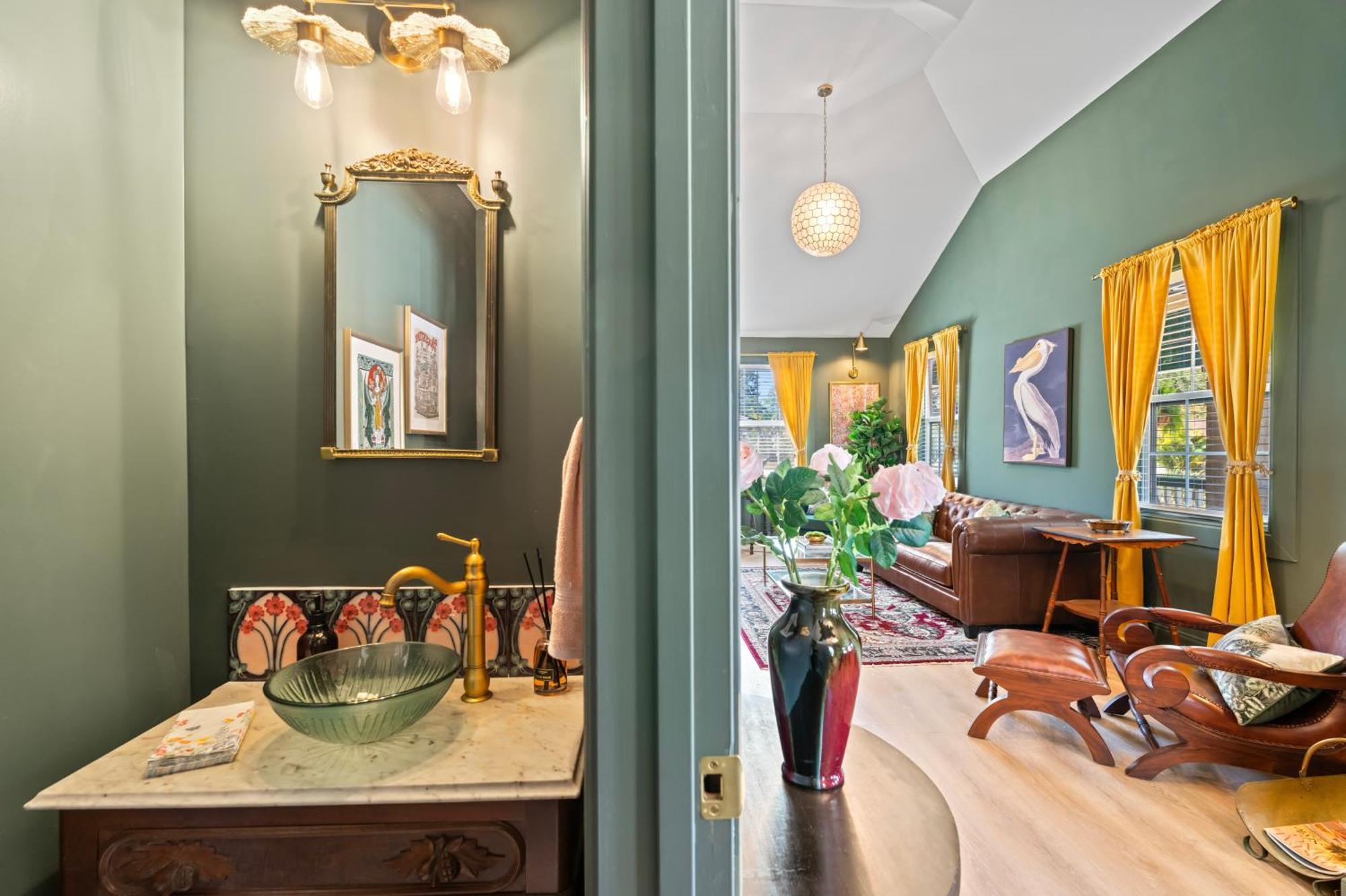 La Reverie - Historical Chic, Downtown Boutique *