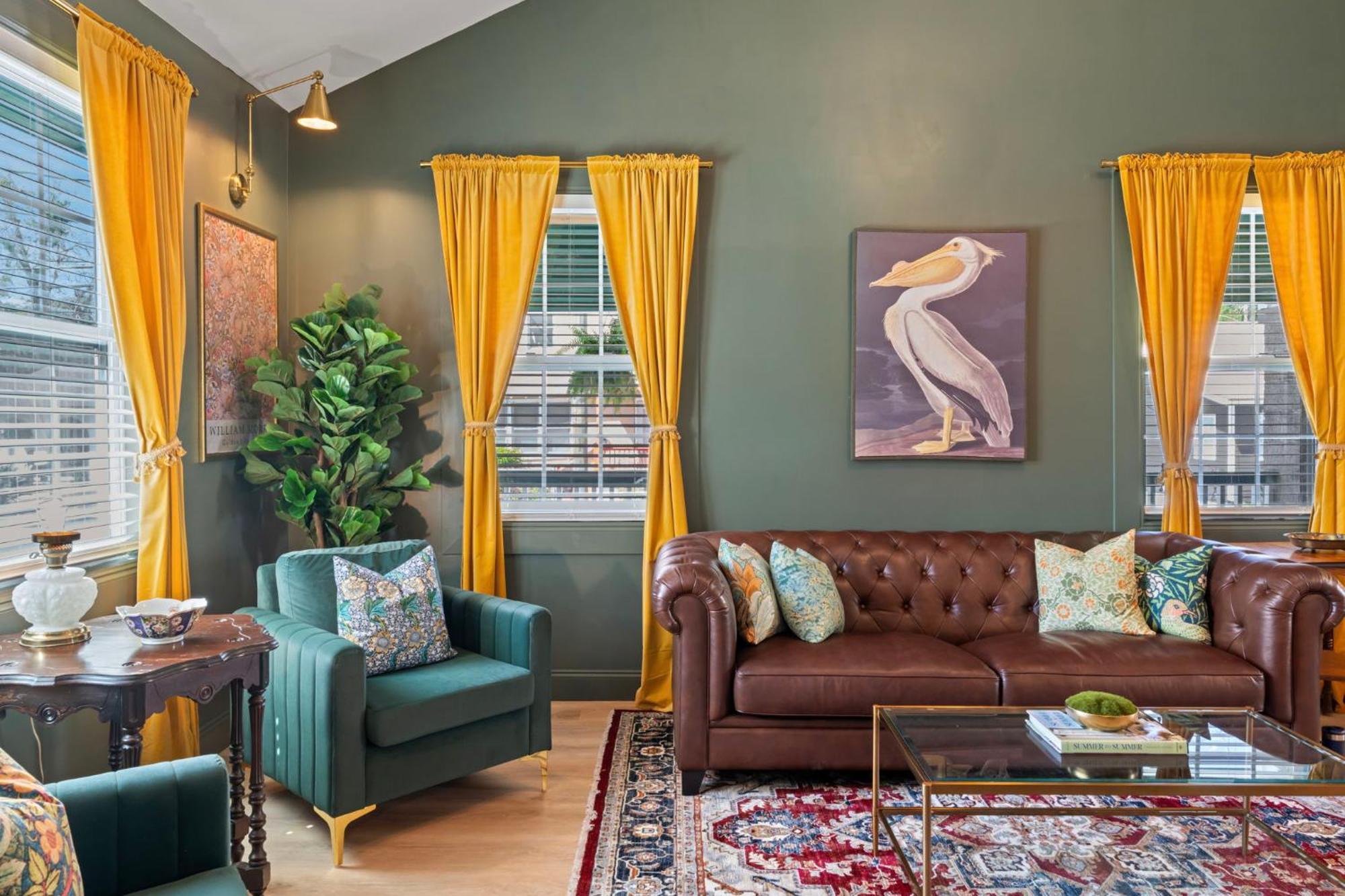 La Reverie - Historical Chic, Downtown Boutique