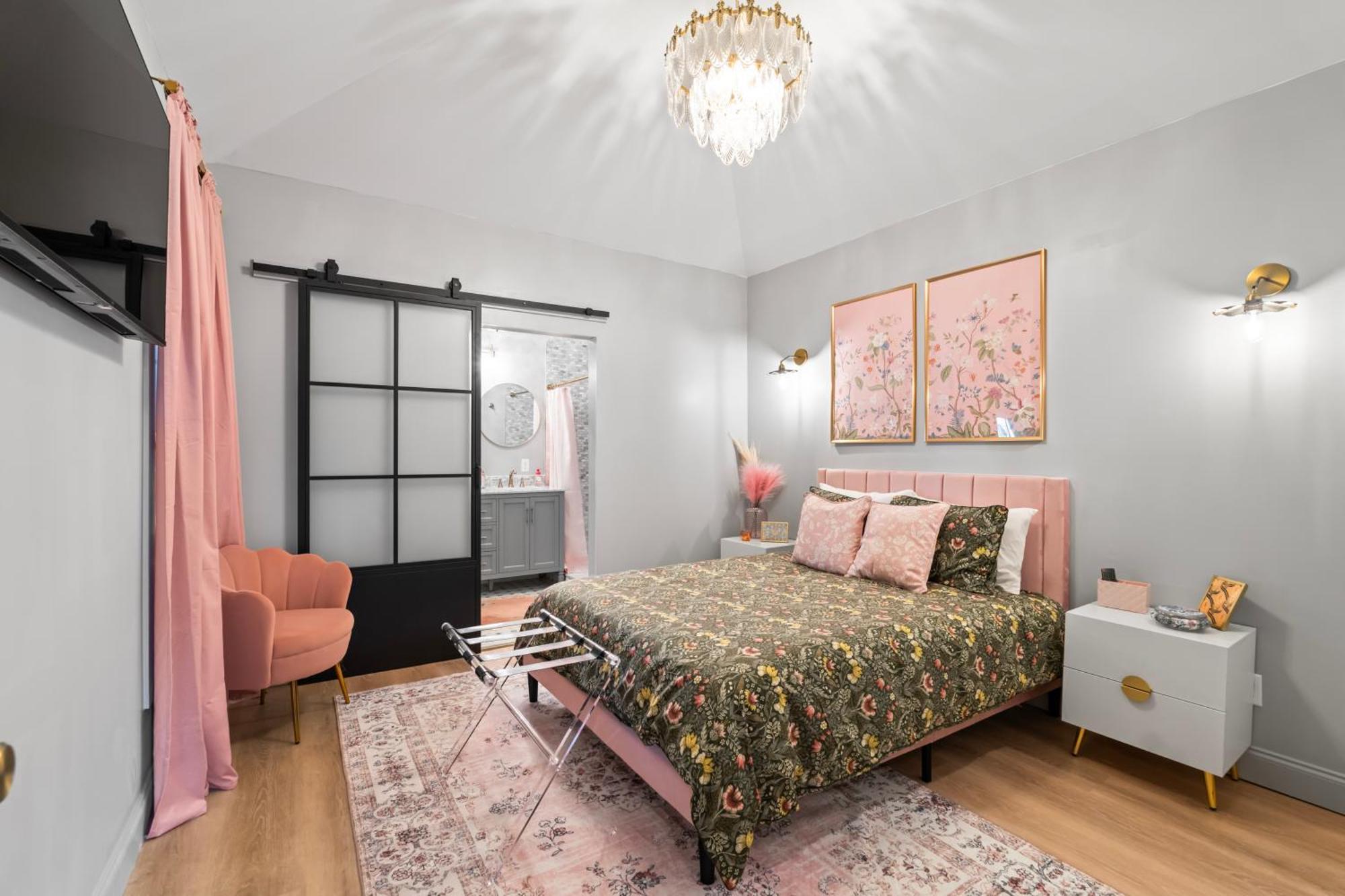 La Reverie - Historical Chic, Downtown Boutique *