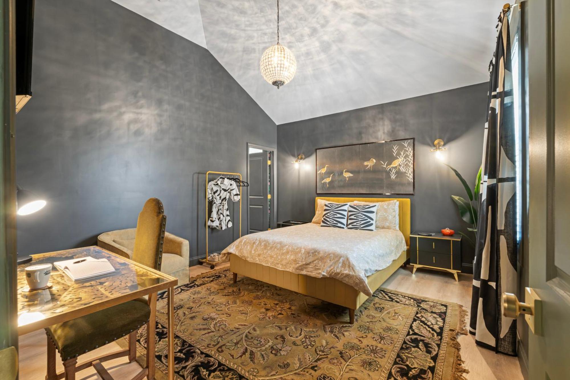 La Reverie - Historical Chic, Downtown Boutique St. Augustine