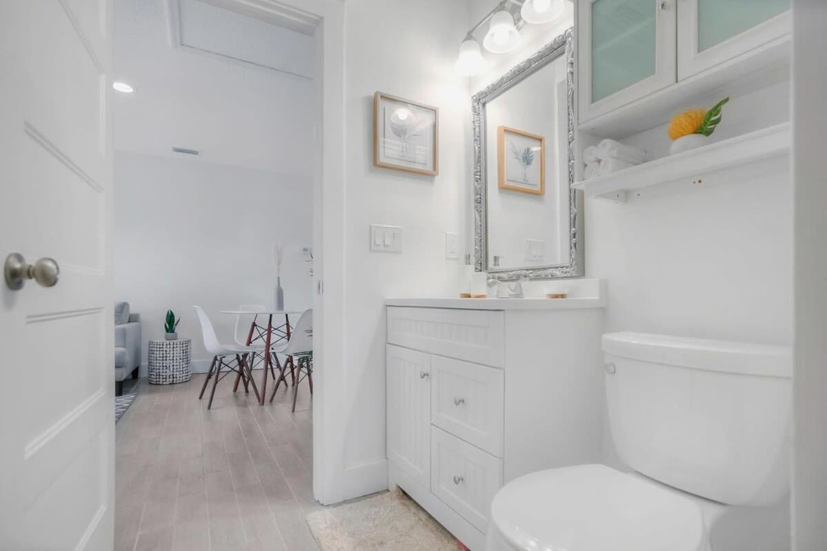 Beachside Suite, Newly Renovated, Steps To The Sand, Relax And Unwind! St. Augustine