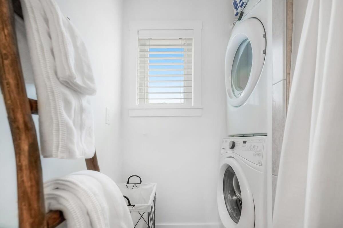 Beachside Suite, Newly Renovated, Steps To The Sand, Relax And Unwind! Apartment *