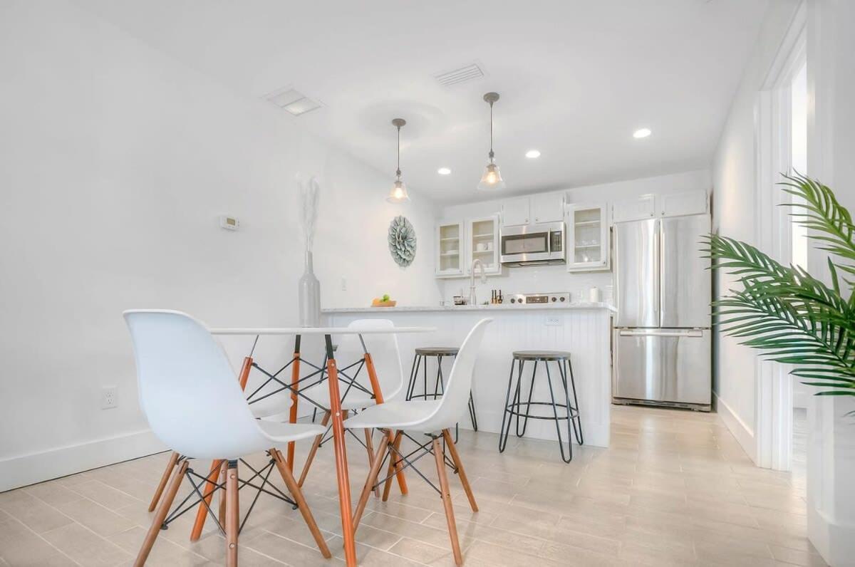 Apartment Beachside Suite, Newly Renovated, Steps To The Sand, Relax And Unwind! St. Augustine