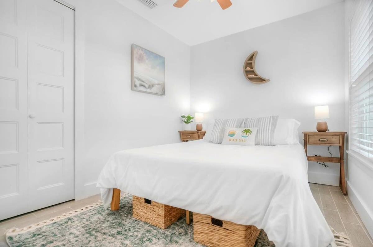 Apartment Beachside Suite, Newly Renovated, Steps To The Sand, Relax And Unwind! *