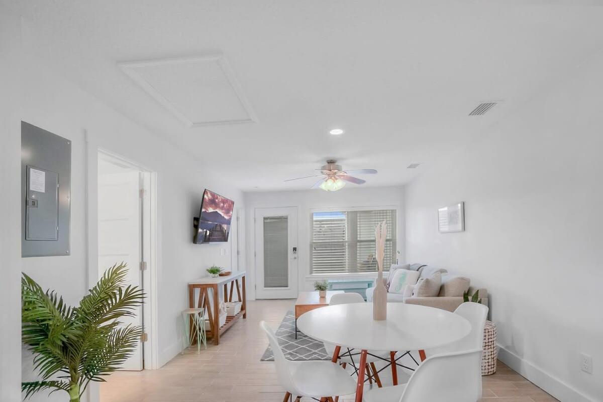 Beachside Suite, Newly Renovated, Steps To The Sand, Relax And Unwind! *