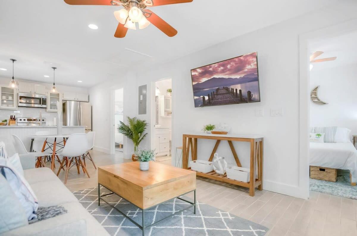 Apartment Beachside Suite, Newly Renovated, Steps To The Sand, Relax And Unwind! *