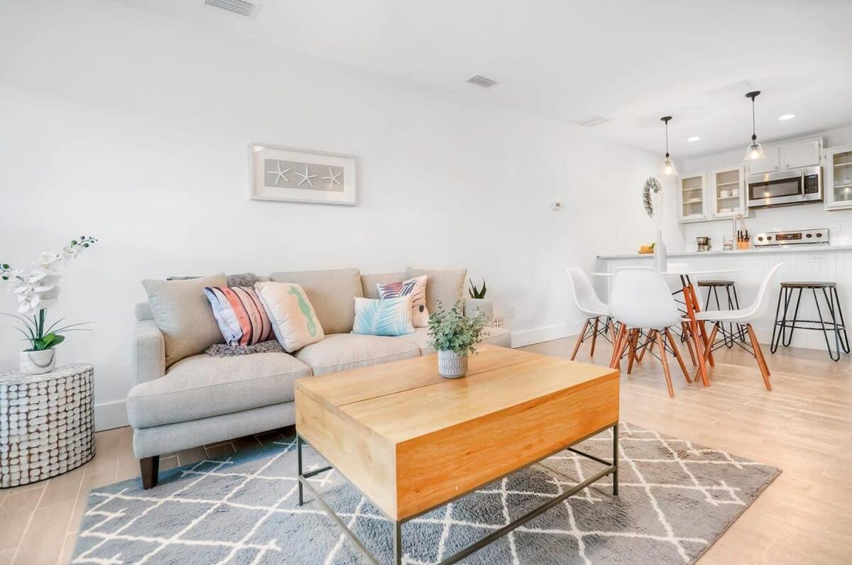 Beachside Suite, Newly Renovated, Steps To The Sand, Relax And Unwind! *