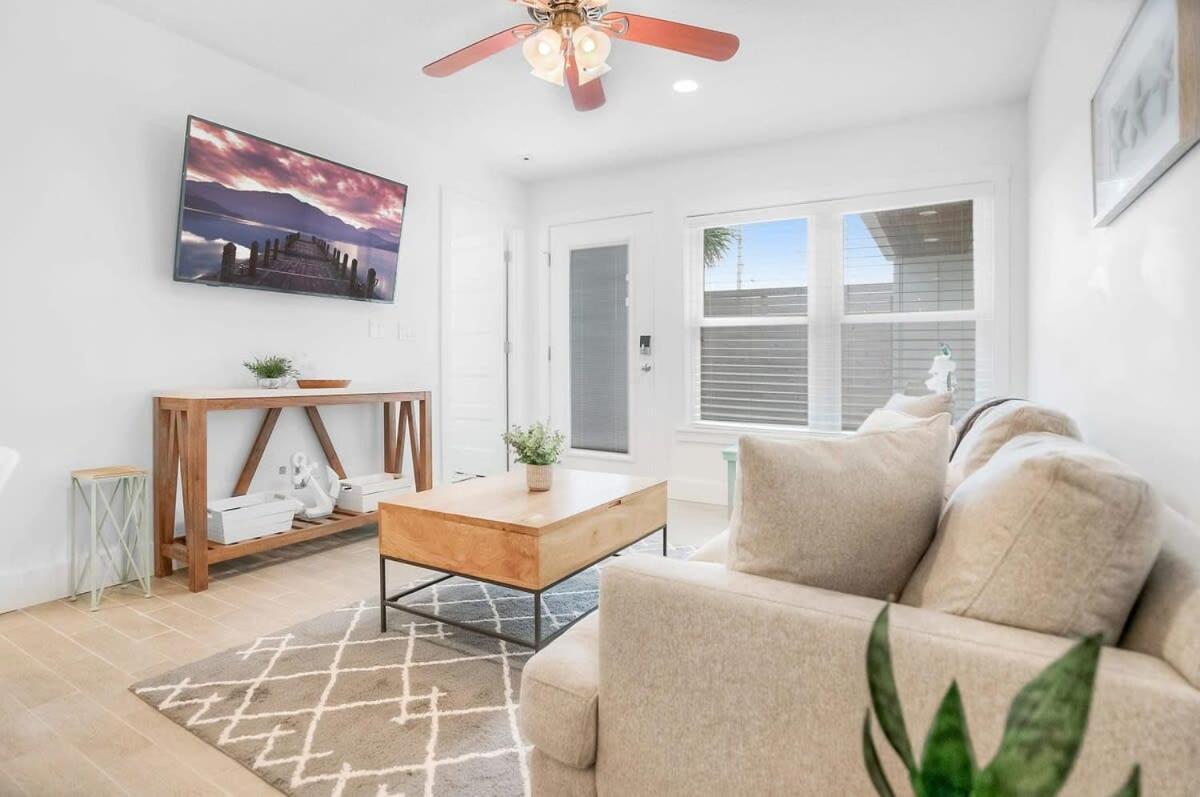 Beachside Suite, Newly Renovated, Steps To The Sand, Relax And Unwind! *