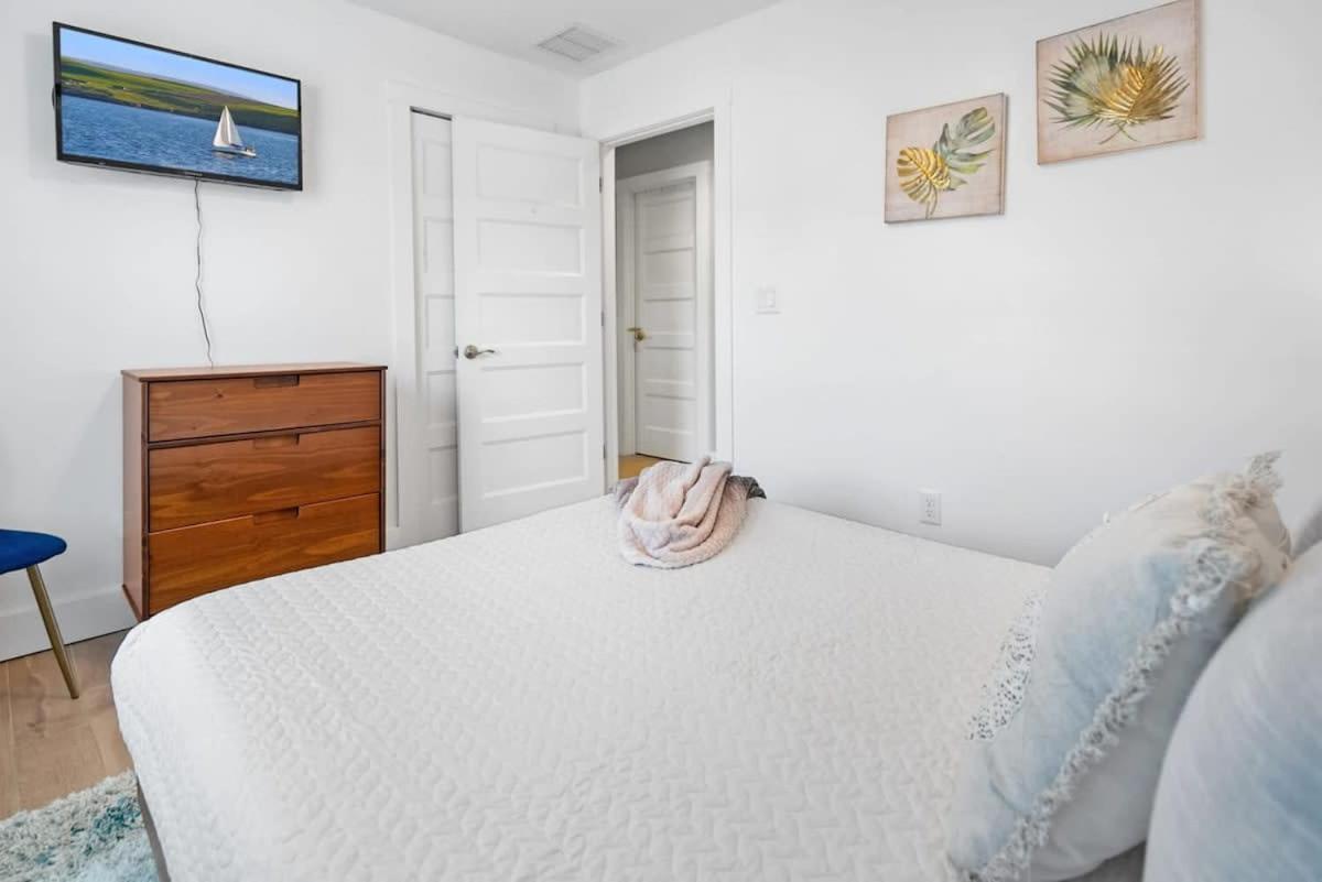 Paradise Packs A Punch! Beachside With Heated Pool, Outdoor Lounge, Steps From Access