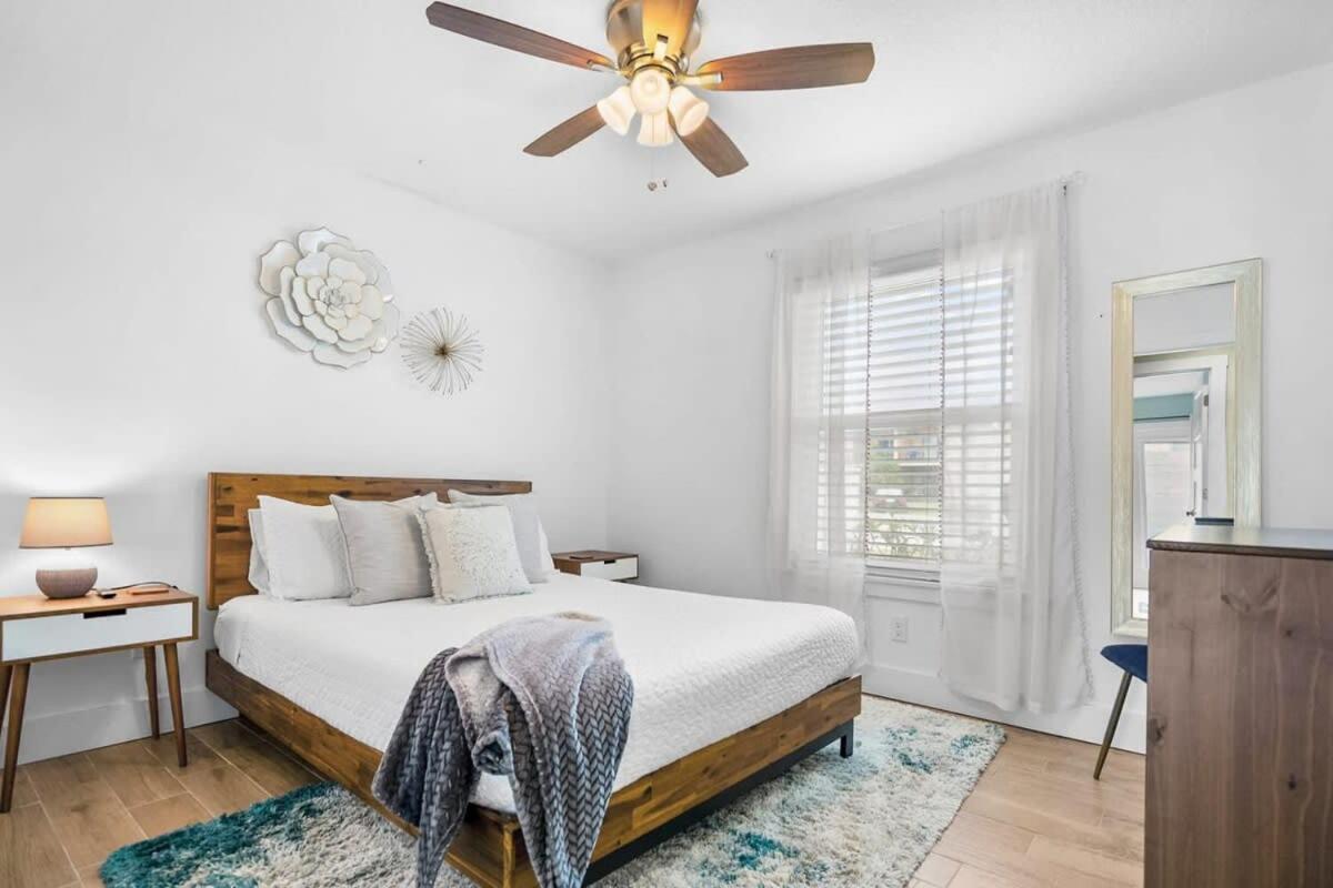 Holiday home Paradise Packs A Punch! Beachside With Heated Pool, Outdoor Lounge, Steps From Access *