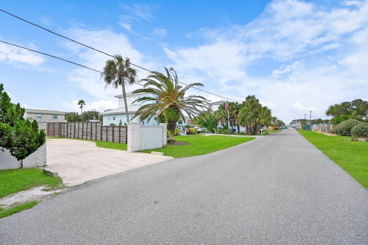 Paradise Packs A Punch! Beachside With Heated Pool, Outdoor Lounge, Steps From Access *