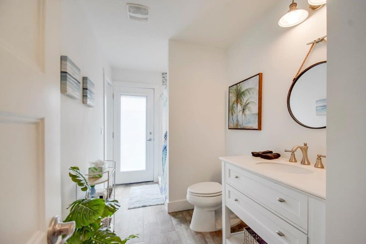 Paradise Packs A Punch! Beachside With Heated Pool, Outdoor Lounge, Steps From Access *