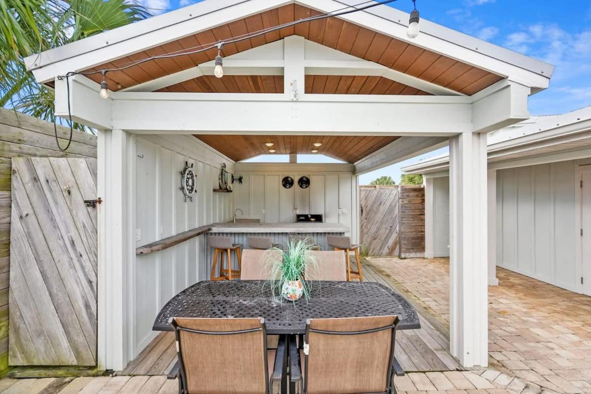 Paradise Packs A Punch! Beachside With Heated Pool, Outdoor Lounge, Steps From Access