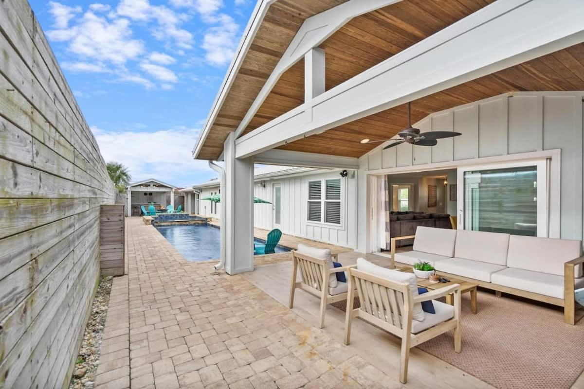 Paradise Packs A Punch! Beachside With Heated Pool, Outdoor Lounge, Steps From Access Holiday home *