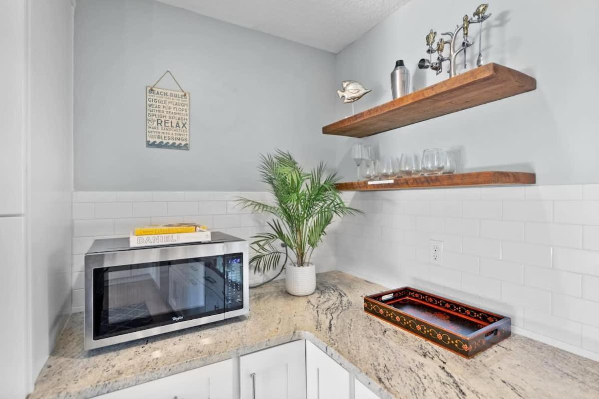 Paradise Packs A Punch! Beachside With Heated Pool, Outdoor Lounge, Steps From Access St. Augustine